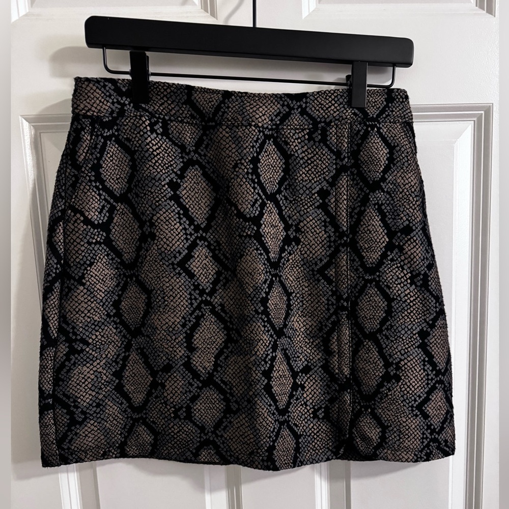 Stylish Black and Tan Skirt